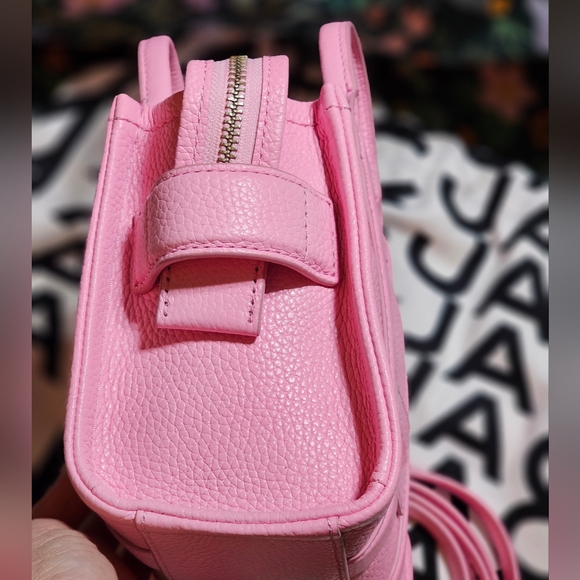 Marc Jacobs leather mini Tote Bag in Fluro Pink! 🩷 - Picture 7 of 10